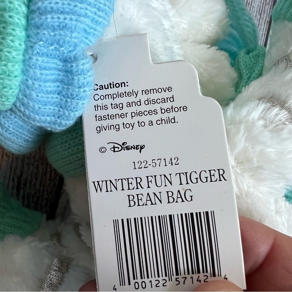 Disney World Winter Fun Tigger Bean Bag Plush NWT - Picture 6 of 6